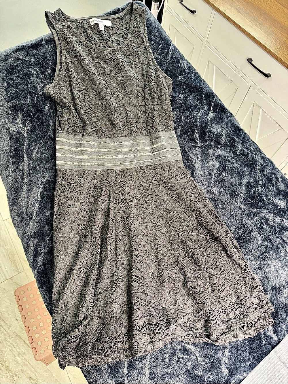 bailey blue Lace Mini Dress in Black Size Large Like New